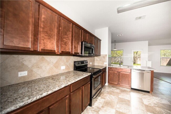 Building Photo - 708 Pinnacle Dr
