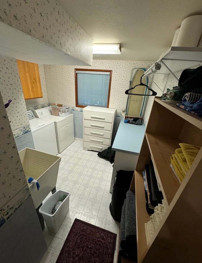 Building Photo - 13260 SW Village Glenn Dr