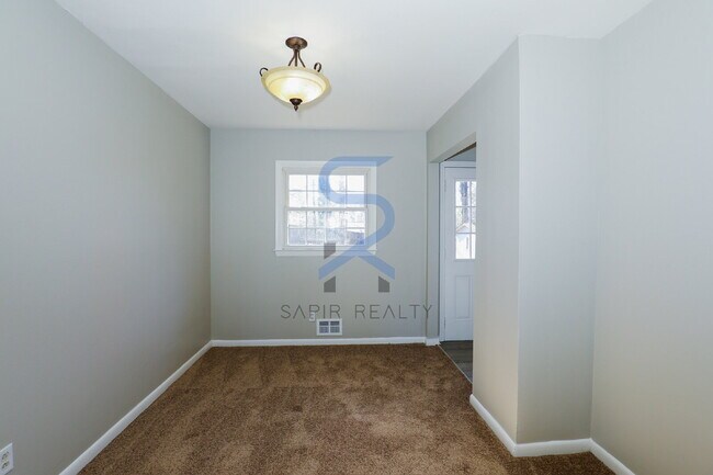 Building Photo - Move in before January 31st and choose your reward: a $250 Amazon Gift Card or a 55" Smart TV!