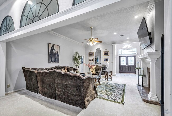 Building Photo - 6415 San Mateo Ln