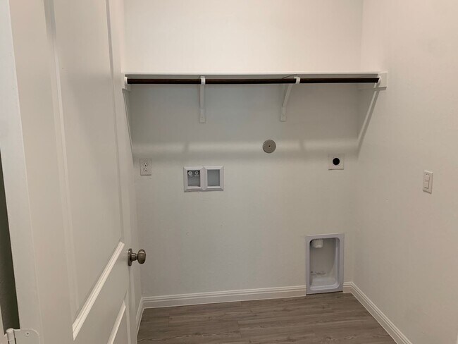 Building Photo - Luxury Vinyl Plank (No Carpet) /  Fridge Included / Office / Covered Back Patio / CISD