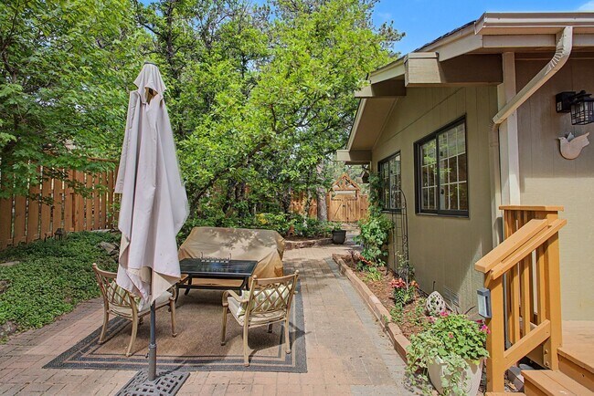 Building Photo - Peaceful Ranch Retreat with 4 Spacious Bedrooms!!