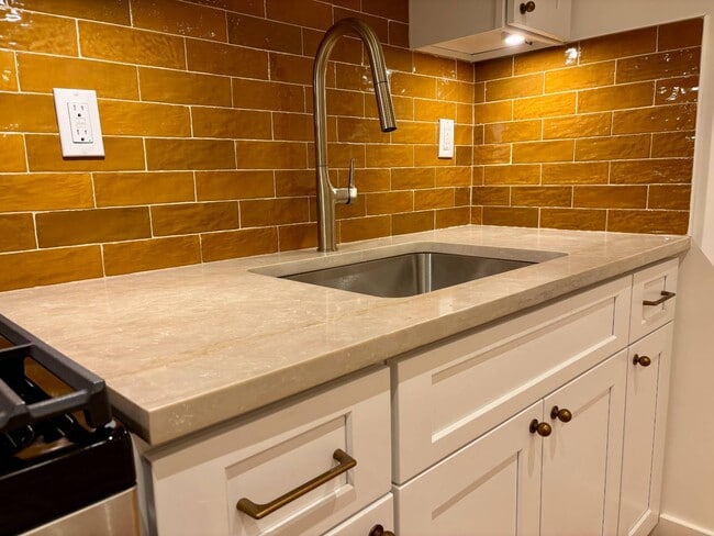 Building Photo - 2182 Davidson Ave