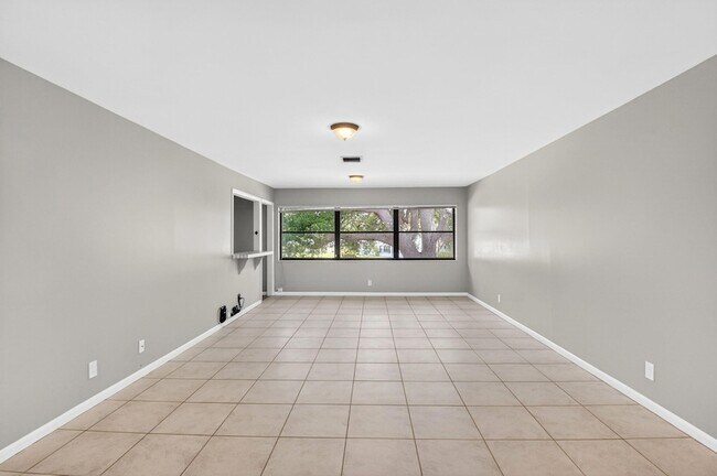 Building Photo - 3011 SW 21st Terrace