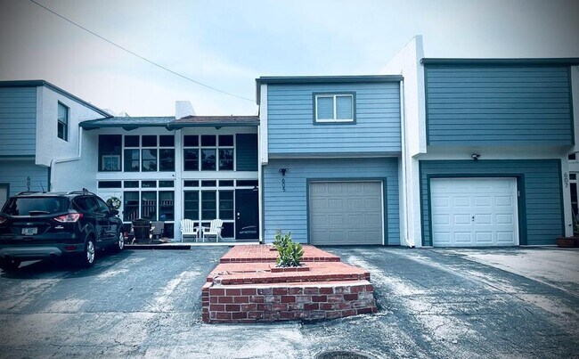 Building Photo - 605 Kensington Pl