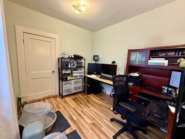 Building Photo - 6 Lexington St