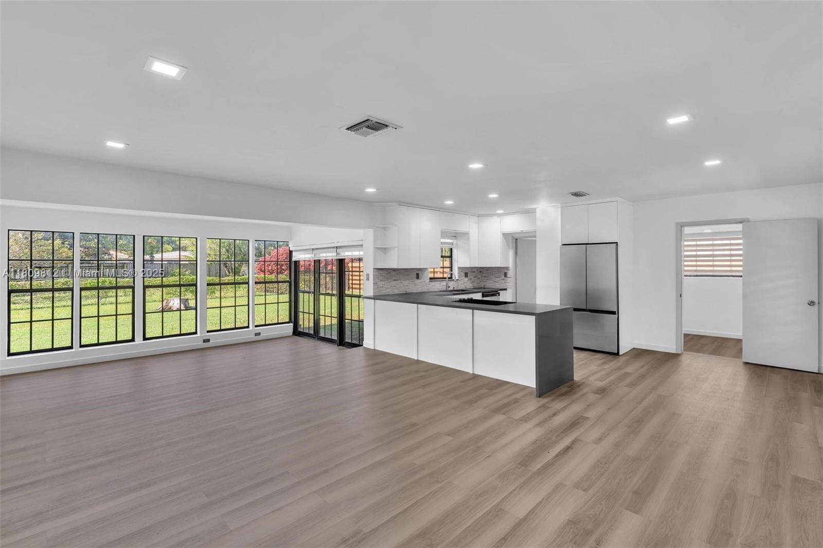 Building Photo - 418 S 57th Way