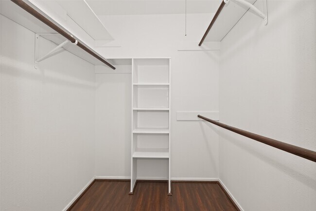 Building Photo - 22607 Fincastle Dr