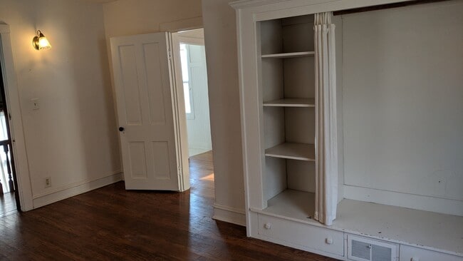 Building Photo - 3 bedroom home in Iowa City's Northside Neighborhood