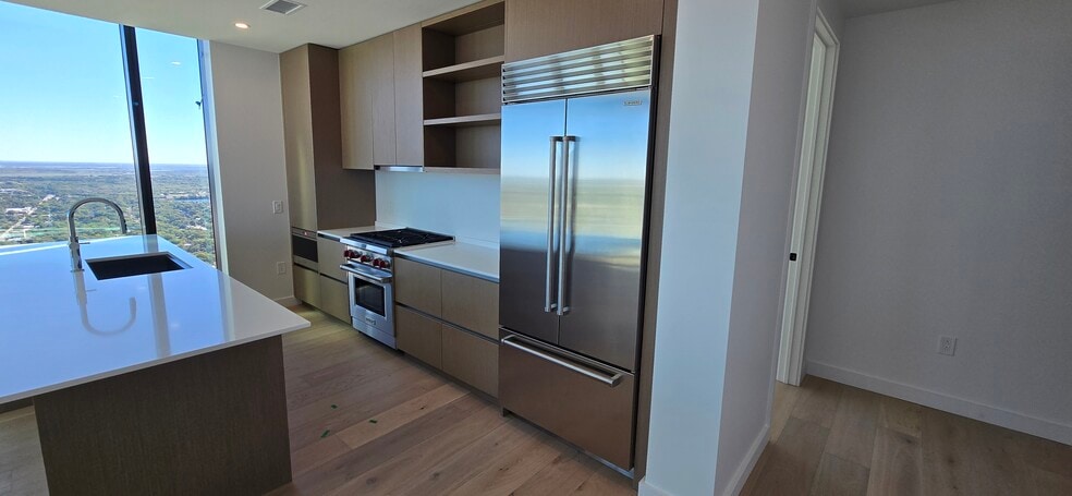 Open concept kitchen with upgraded appliances - 610 Davis St