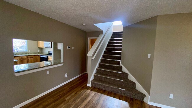 Building Photo - Beautiful Home in Established Neighborhood