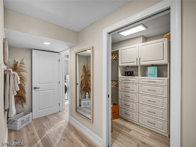 Building Photo - 4082 Belair Ln