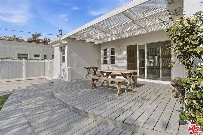 Building Photo - 2317 Veteran Ave