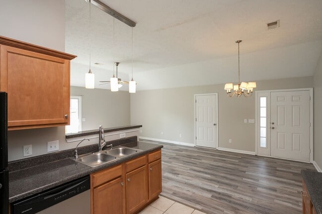 Building Photo - 564 Rose Cottage Cir