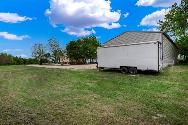 Building Photo - 2201 Cr 320