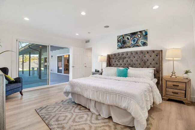 MASTER SUITE - 16047 Meadowcrest Rd