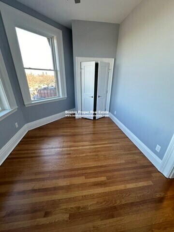 Building Photo - 464 Beacon St