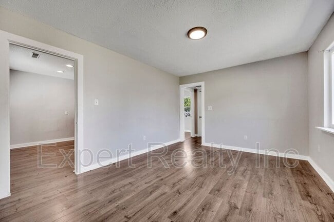 Building Photo - 1061 57th St