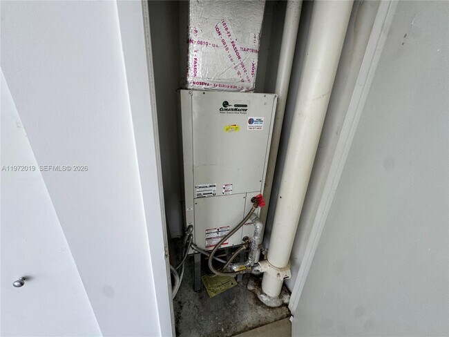 Building Photo - 495 Brickell Ave