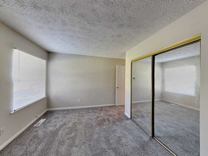 Building Photo - 83 N Wagon Rd