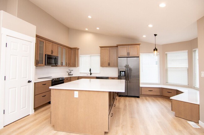 Building Photo - Bountiful Home w/ 2 Car Garage, EV Charger, & Updated Remodeling