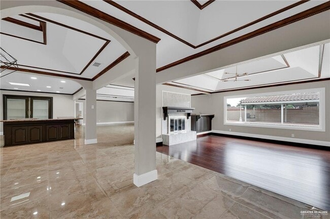Building Photo - 9812 Las-Palmas Dr