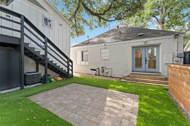 Building Photo - 2631 Persa St