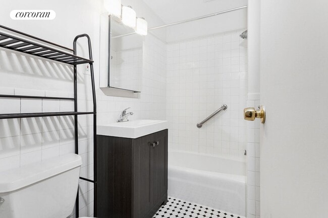 Building Photo - 305 E 56th St