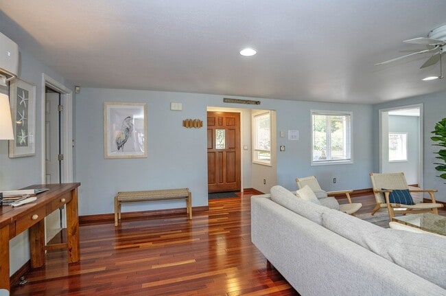 Building Photo - SHORT TERM LEASES! 1-6 months - 3-Bedroom ...