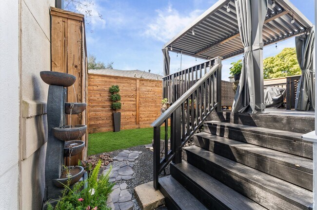 Building Photo - 1139 W 21st St