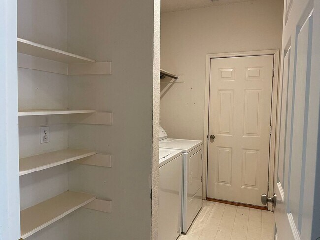 Building Photo - 3 Bedroom 2 bath home in Allen, TX!