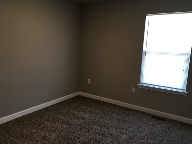 Building Photo - 3 Bed Townhome in Grain Valley