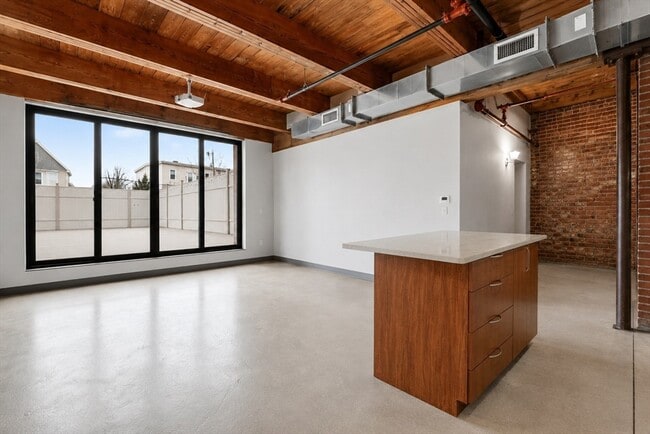 Building Photo - 950 Dorchester Ave