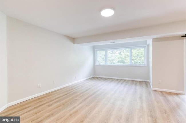 Building Photo - Welcome to contemporary luxury living in t...