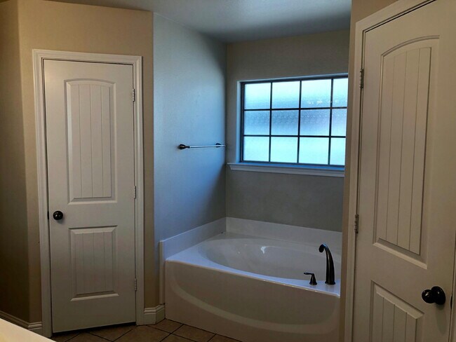 Building Photo - 5524 110th St