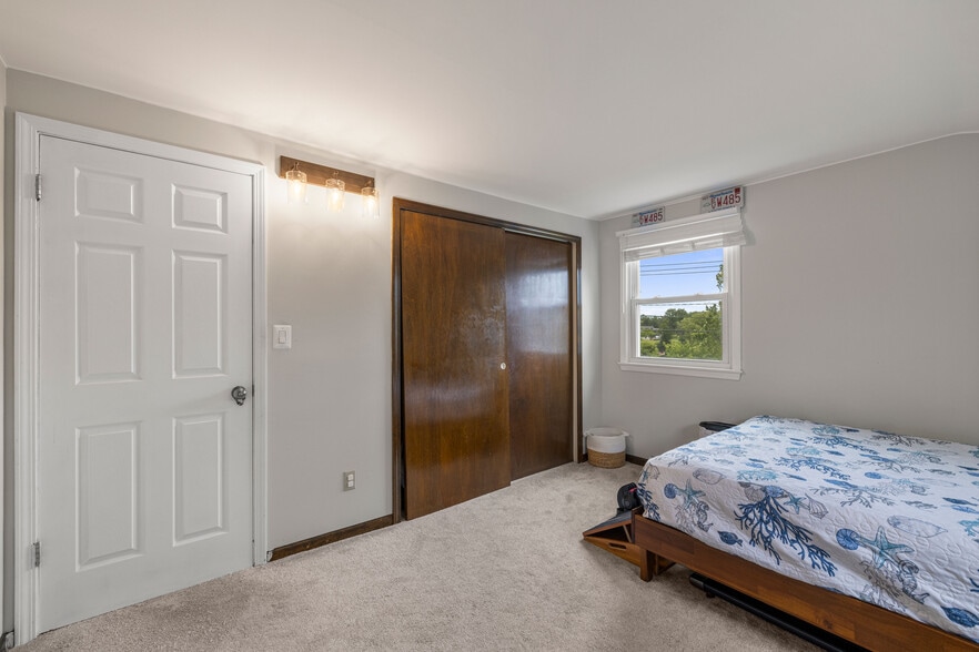 Building Photo - 537 Vine Ln