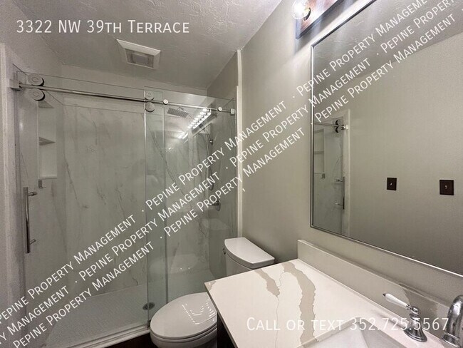 Building Photo - 3322 NW 39th Ter