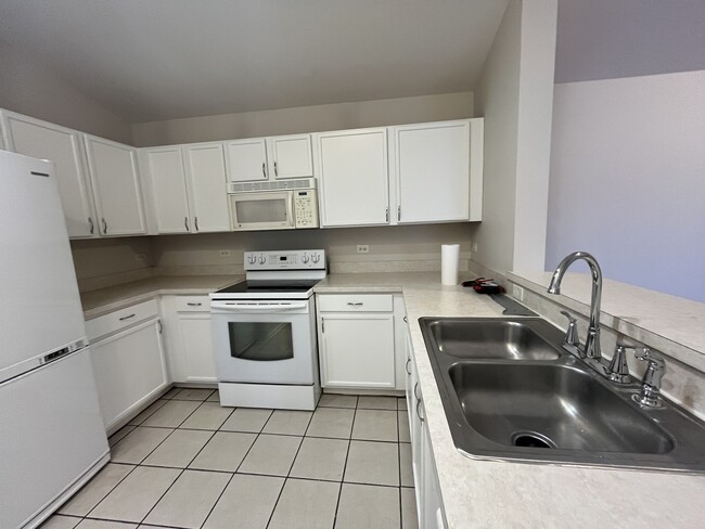 Building Photo - 1127 Silverstone Dr