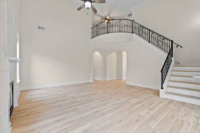 Building Photo - 12123 Brooks River Dr