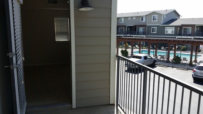 Building Photo - 3 Bedroom 2 bath in Wild Horse with garage