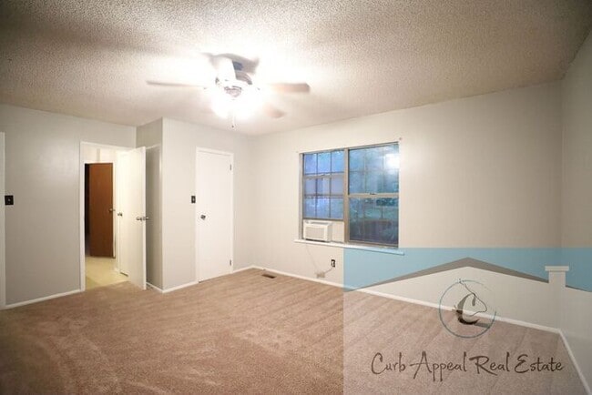 Building Photo - 3 Bedroom 2 Bath Home in Beautiful Neighborhood! A fenced back yard!!