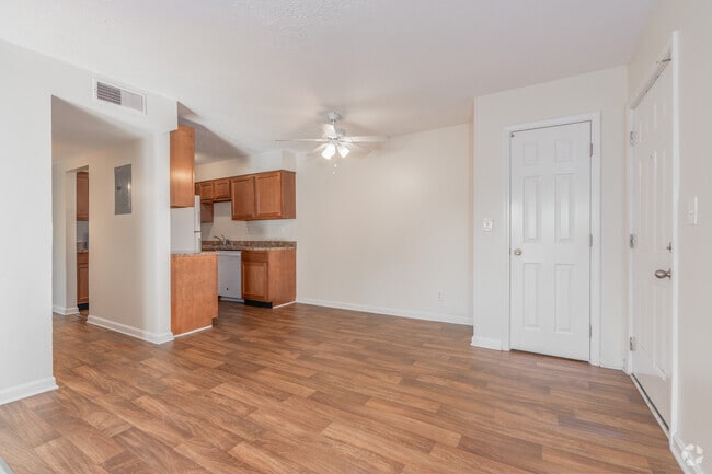 2BR, 1BA - 900SF - Dining Room - Auburndale Apartments