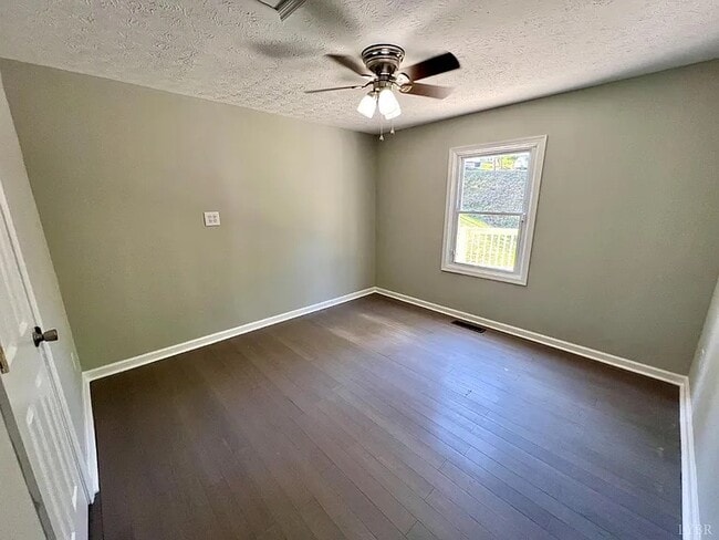 Building Photo - 207 V.E.S. Rd