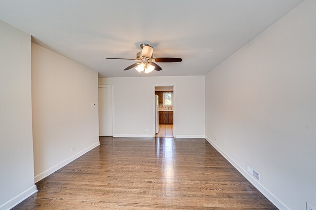 Building Photo - 637 Barnsdale Rd