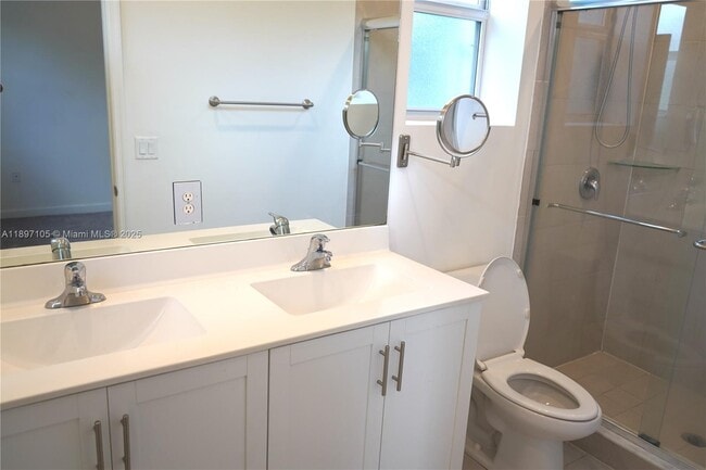 Building Photo - 1450 SE 26th Ter