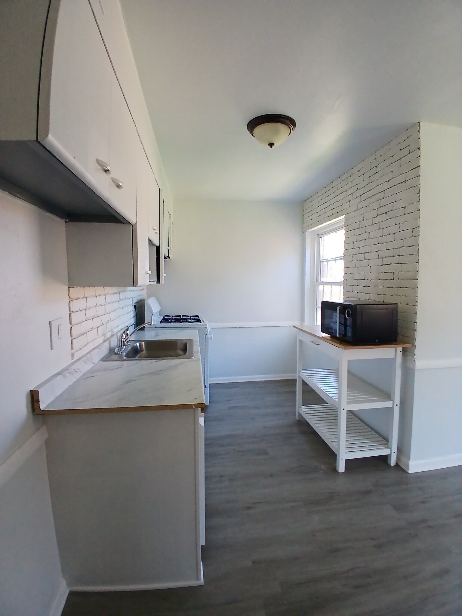 Building Photo - 1950 Nelawood Rd