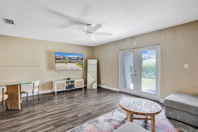 Building Photo - 1359 Sussex Dr