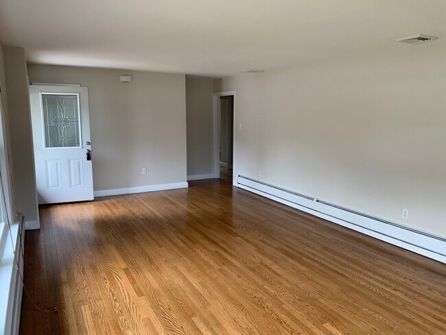 Building Photo - Beautiful 2 bed Rancher for Rent. Palmyra