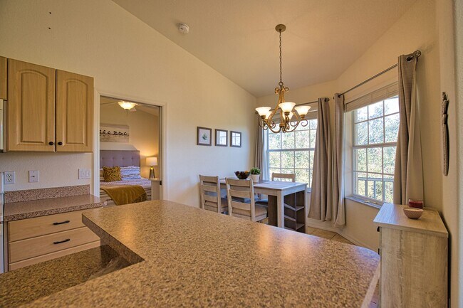 Building Photo - Annual Unfurnished 2 Bedroom 2 Bathroom Second Floor Condo in Casa Del Lago!