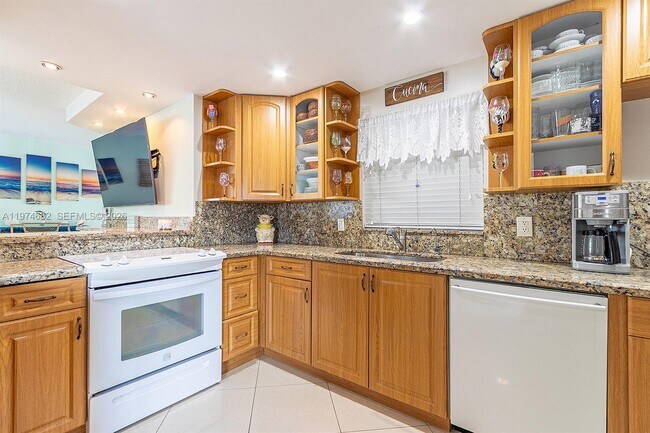 Building Photo - 121 Golden Isles Dr